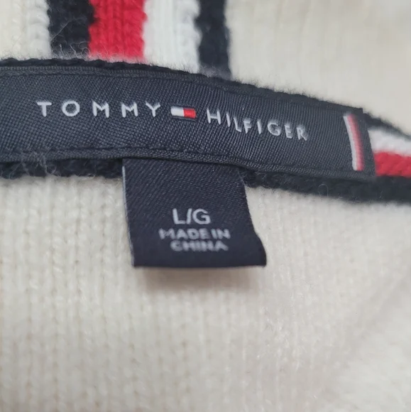 NWT Tommy Hilfiger Monogram Cable Cricket Sweater Large